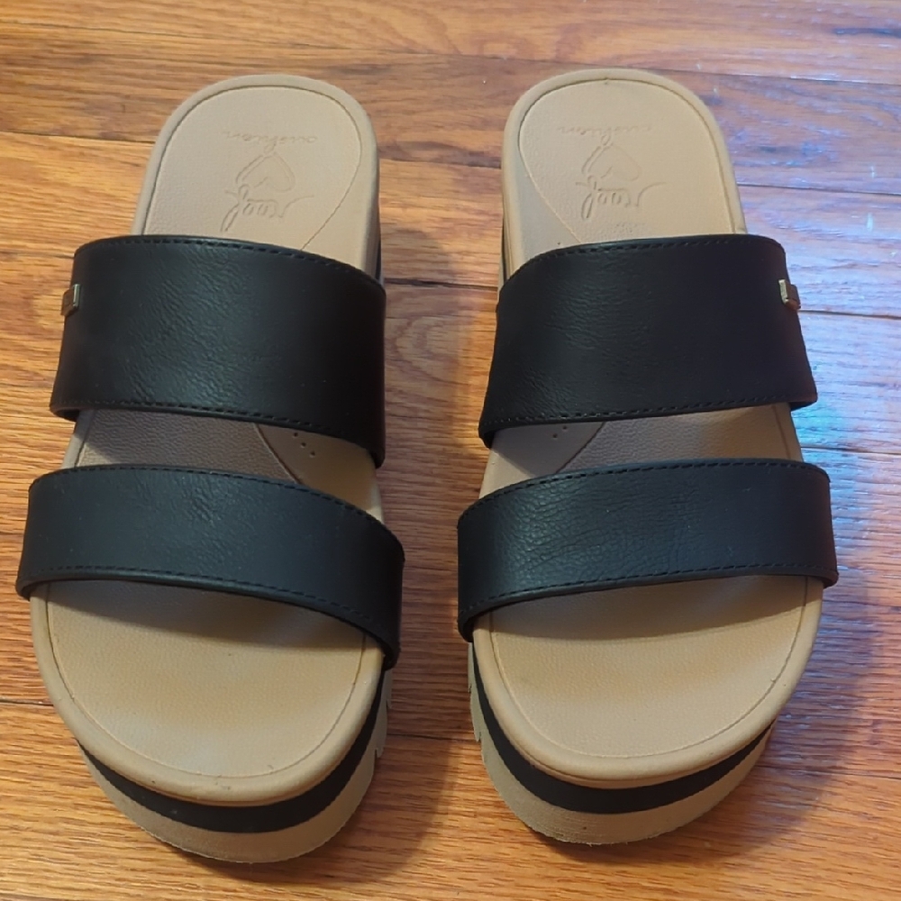 Women's Reef platform cushion sandals